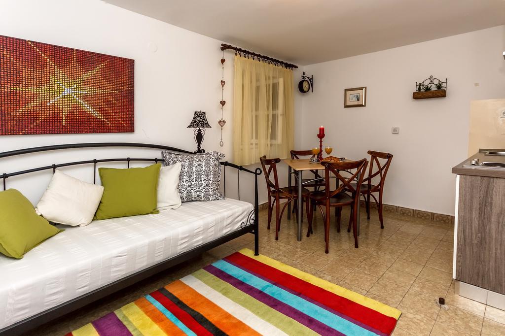 Apartment Dalmatian Cottage Сплит Екстериор снимка