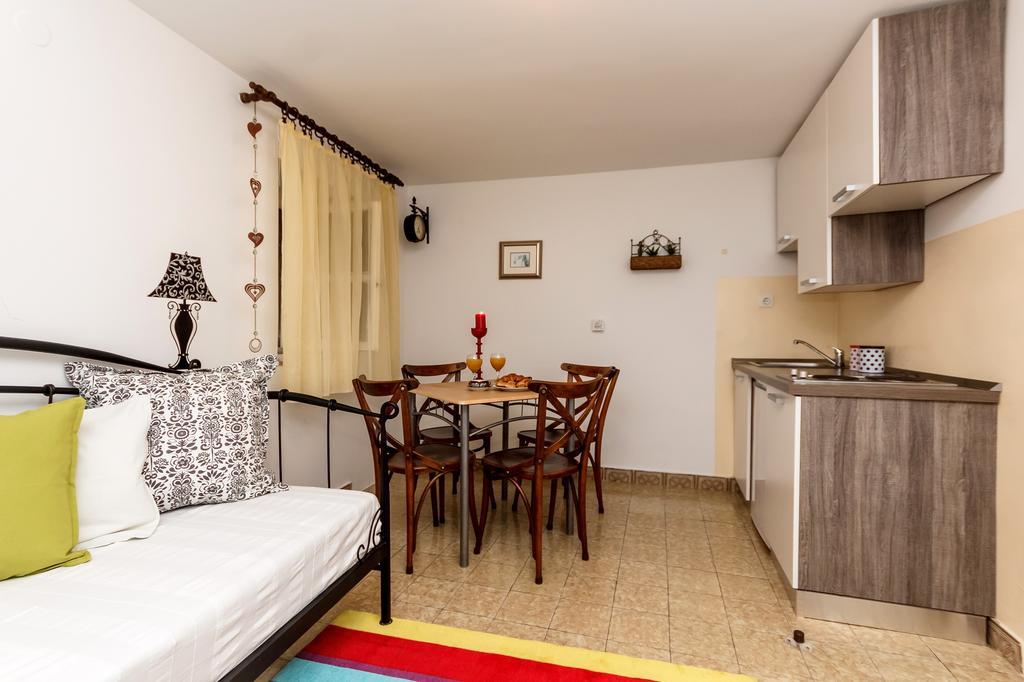 Apartment Dalmatian Cottage Сплит Екстериор снимка